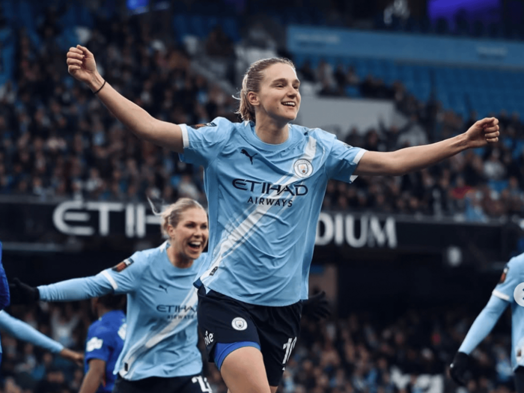 Vivianne Miedema breaks into double figures for the season